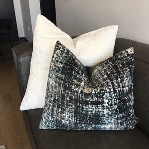 Pillows - (4 units)
